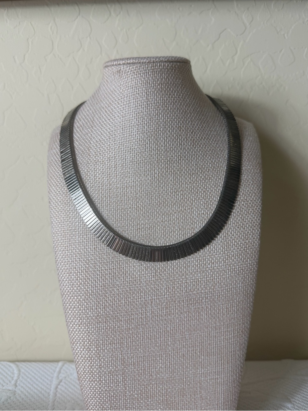 Vintage silver-tone chocker necklace